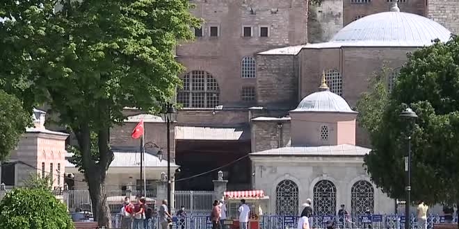Ayasofya Meydanı'ndaki bekleyiş sürüyor