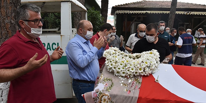Cumhuriyet öğretmeni asırlık çınar Kıymet Gazez vefat etti