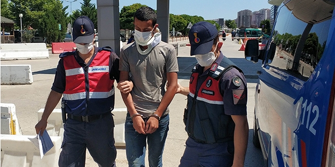 Kavga ettiği kişinin aracını çalıp intikam için camlarını kırdı