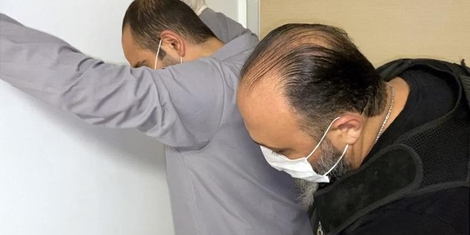 Polisi 'torbacıyı' çalıştığı hastanede kıskıvrak yakaladı
