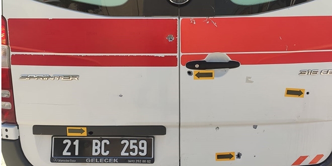 Doğum vakasına giden ambulansa silahlı saldırı