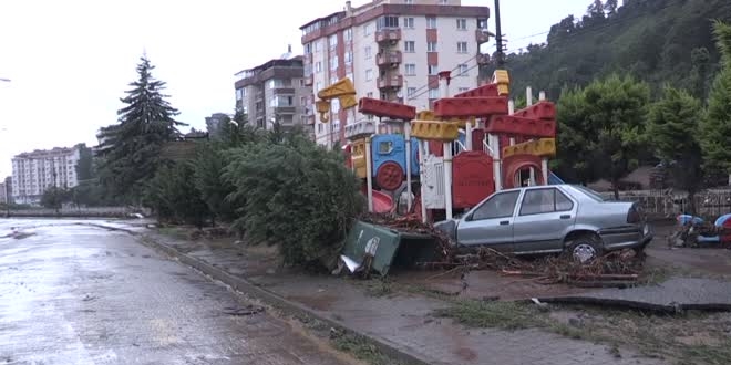 Rize'deki selde ölenlerin sayısı ikiye yükseldi