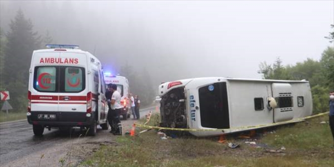 Kastamonu'da yolcu otobüsü devrildi: 13 yaralı