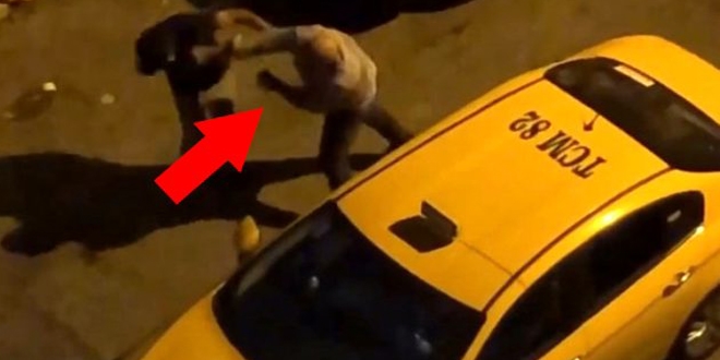 �stanbul'da taksici, tart��t��� m��terisine yumruk att�