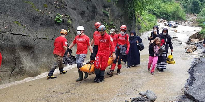 Rize'deki şiddetli yağışın ardından hasar tespiti yapılıyor