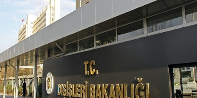Dışişleri'nden Türk bayrağını yakanlara sert tepki