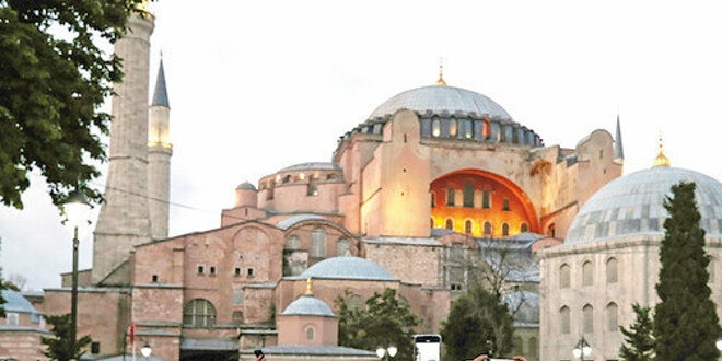 Ayasofyada ilk namazda içeriye kaç kişi alınacağı belli oldu
