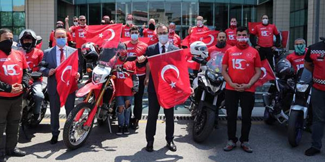 'Bu şanlı bayrağı hiç bir örgütün emellerine yar etmeyeceğiz'