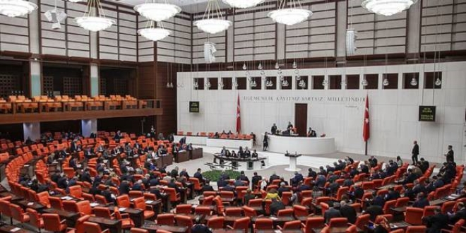 Mecliste 'demokrasi nöbeti' sona erdi