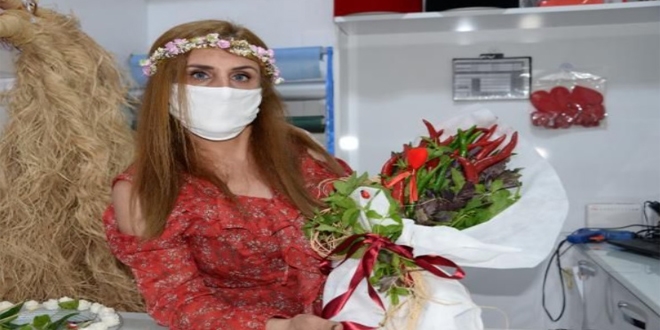 Diyarbak�r'da �zel anlar ac� biber demetiyle kutlan�yor
