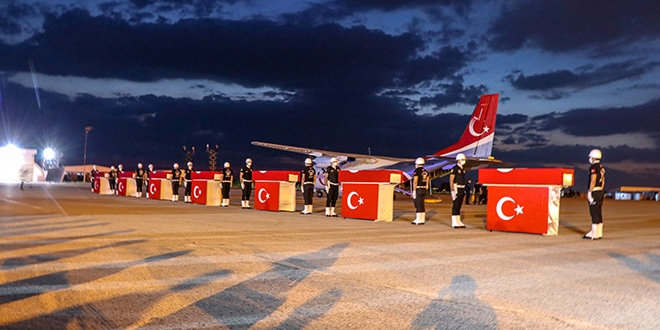 Şehit polis memurları törenle memleketlerine uğurlandı