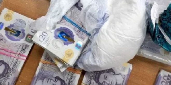 Gurbetçinin ekmek arasına koyduğu 100 bin sterline el konuldu