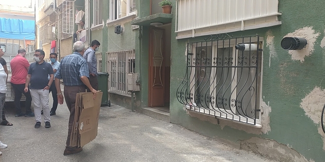 5 yıldır kirasını ödemediği eve haciz gelince kendini eve kitledi