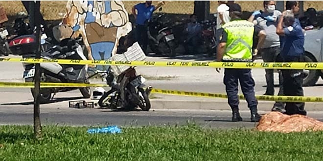 Motosiklet, yunus ekibine çarptı: 1 ölü, 2 polis memuru yaralı