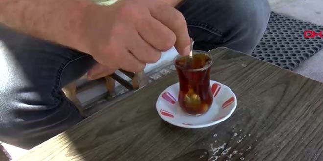 Yeni tartışma: Çay şekerli mi içilir, şekersiz mi?