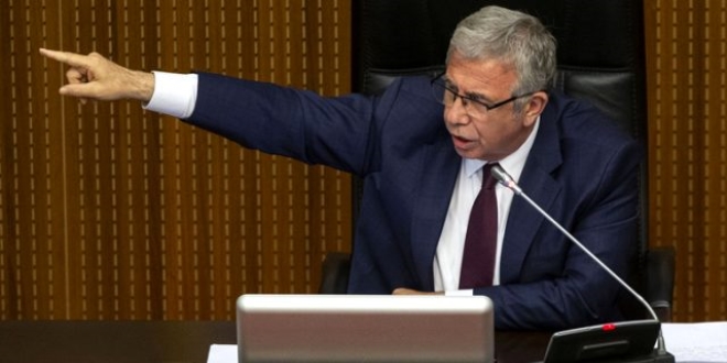 Mansur Yavaş, 'torpille' işe girenleri dev ekranda yayınladı