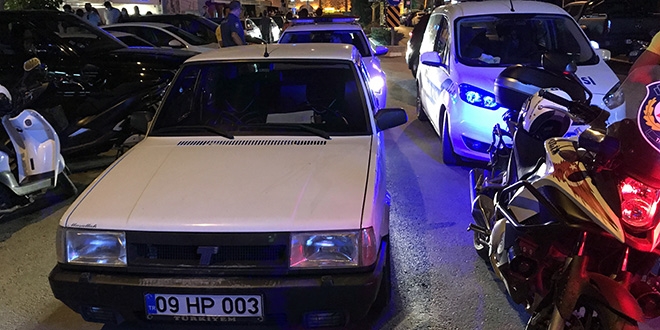 Polisten kaçan alkollü sürücü, motorlu trafik polisine çarptı