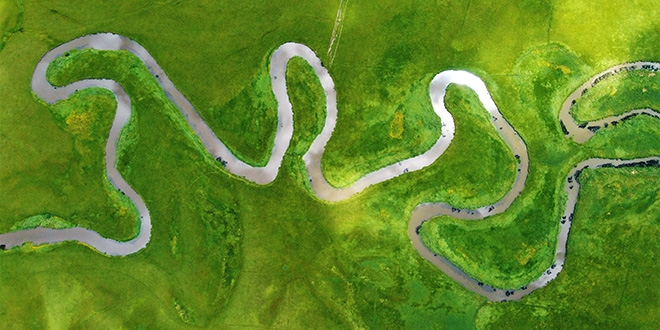 Kura Nehri'nin oluşturduğu menderesler mest ediyor