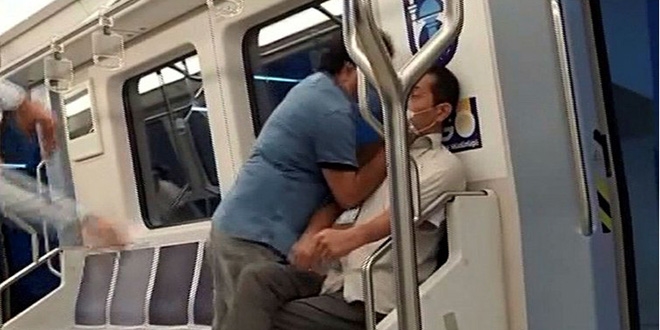 Ankara metrosunda şarkı kavgası