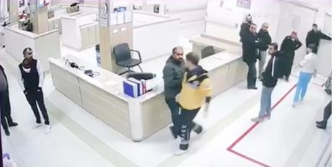 Diyarbakır'da acil serviste dehşet! Hasta yakınları saldırdı