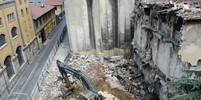 Tarihi Bomonti Bira Fabrikası'nın yıkımına başlandı