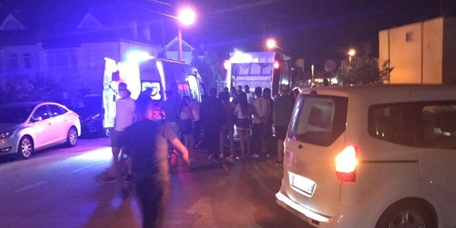 ��p kamyonu �ocuklara �arpt�: 2 karde� a��r yaral�