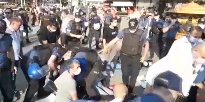 Başkentte izinsiz gösteri girişimine polis müdahalesi