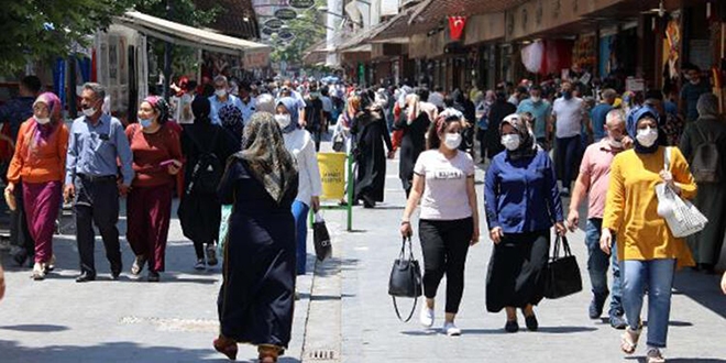 Vaka sayısının arttığı Gaziantep'te çarşılar dolu