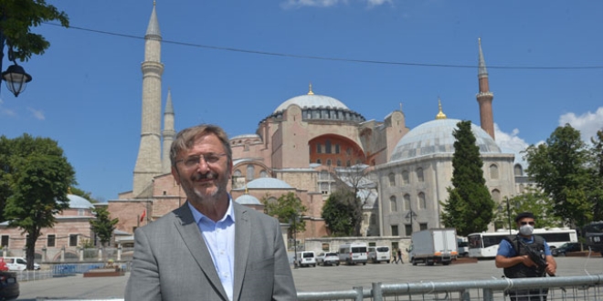 'Ayasofya'da kayıp eserler var' iddialarına yanıt