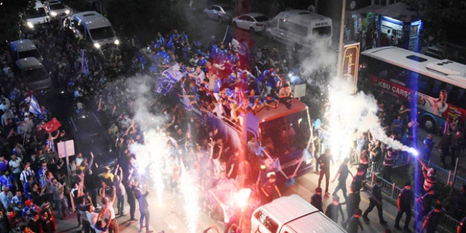 'Toplu ve kapalı alanlarda koronavirüs riski 3 kat artıyor'