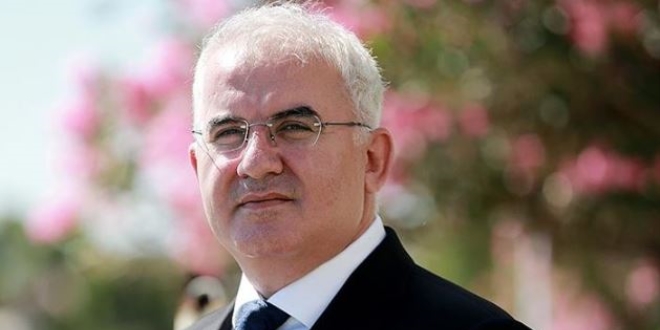 Kovid-19'a yakalanan profesör kendi kendini tedavi etti