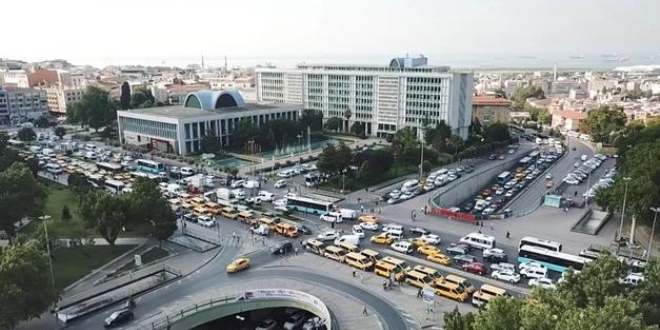 Dolmuş şoförleri İBB önünde eylem yaptı