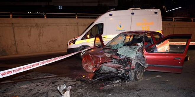 Başkentte otomobil temizlik aracına arkadan çarptı: 2 ölü, 3 yaralı
