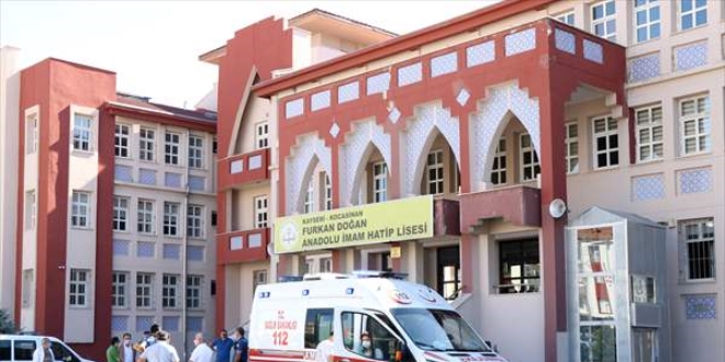 Müdür yardımcısı görev yaptığı okulda ölü bulundu