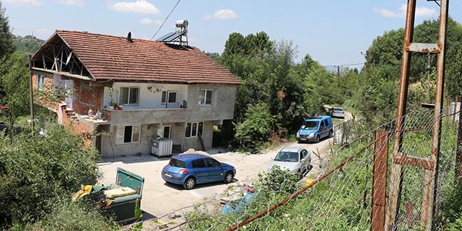 İnşaat işçilerini öldürüp, römorkla ormana götürüp gömmüşler
