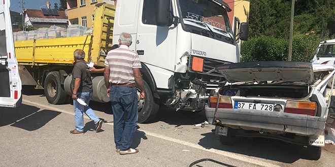 Kastamonu'da otomobil ile tır çarpıştı: 3 ölü