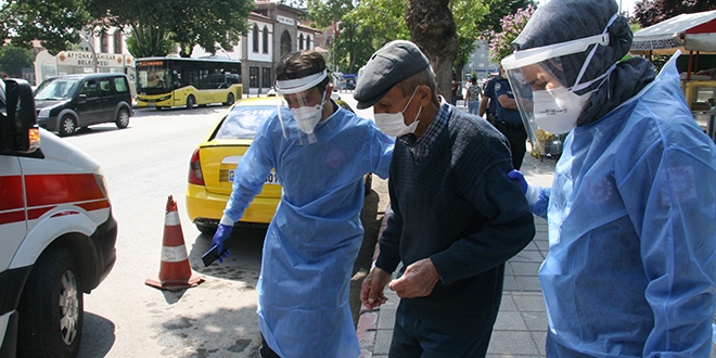 İnatçı korona şüphelisi 'cezayı' duyunca ambulansa bindi