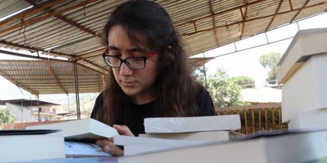 Çobanlık yapan 'kitap kurdu Suzan'a Türkiye'den kitap yağdı