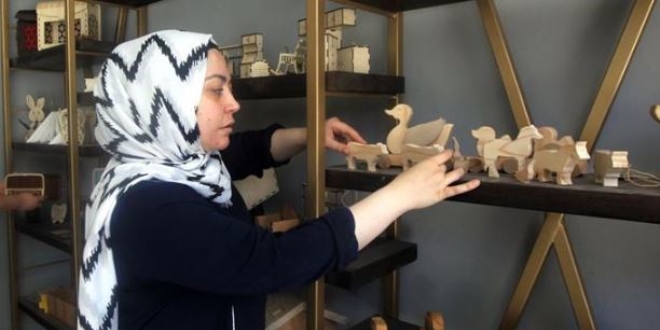 Mali m��avirli�i b�rak�p organik oyuncak �retimine y�neldi