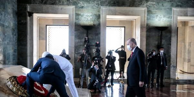 YAŞ üyeleri Anıtkabir'de