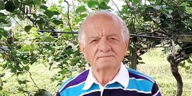 Emekli okul müdürü denizde kalp krizi geçirdi