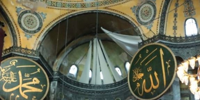 Ayasofya'da freskleri kapatacak perdeler görüntülendi