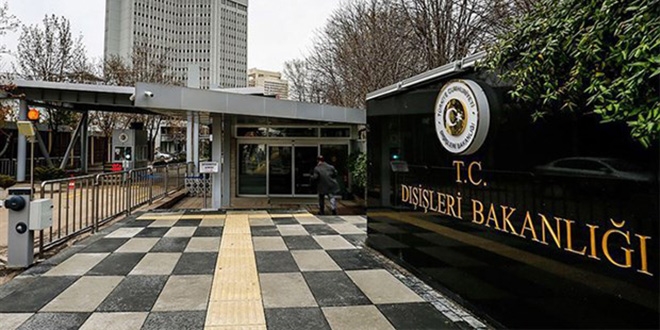 'Fransa kendini dev aynasında görmekten vazgeçmeli'