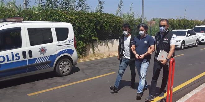Aranan FETÖ şüphelisi eski başkomiser polise teslim oldu
