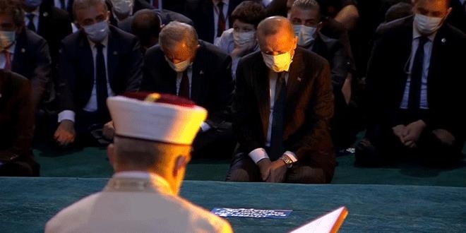 Ayasofya'da ilk Cuma namazı kılındı