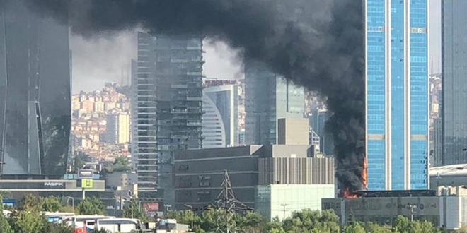 Ankara'da büyük yangın! Plaza tahliye ediliyor