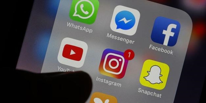 Instagram'n n kameray izinsiz etkinletirdii iddias