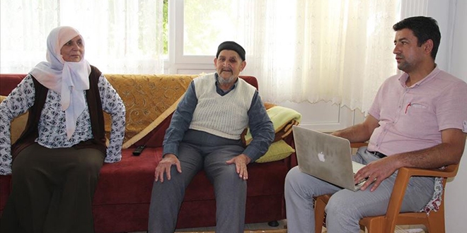 Yardımsever mahalle muhtarı gönüllere dokunuyor