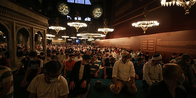Ayasofya-i Kebir Cami-i �erifi'ne ziyaretler s�r�yor