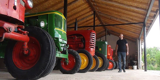 Nostaljik traktrlerden oluan koleksiyon ilgi ekiyor